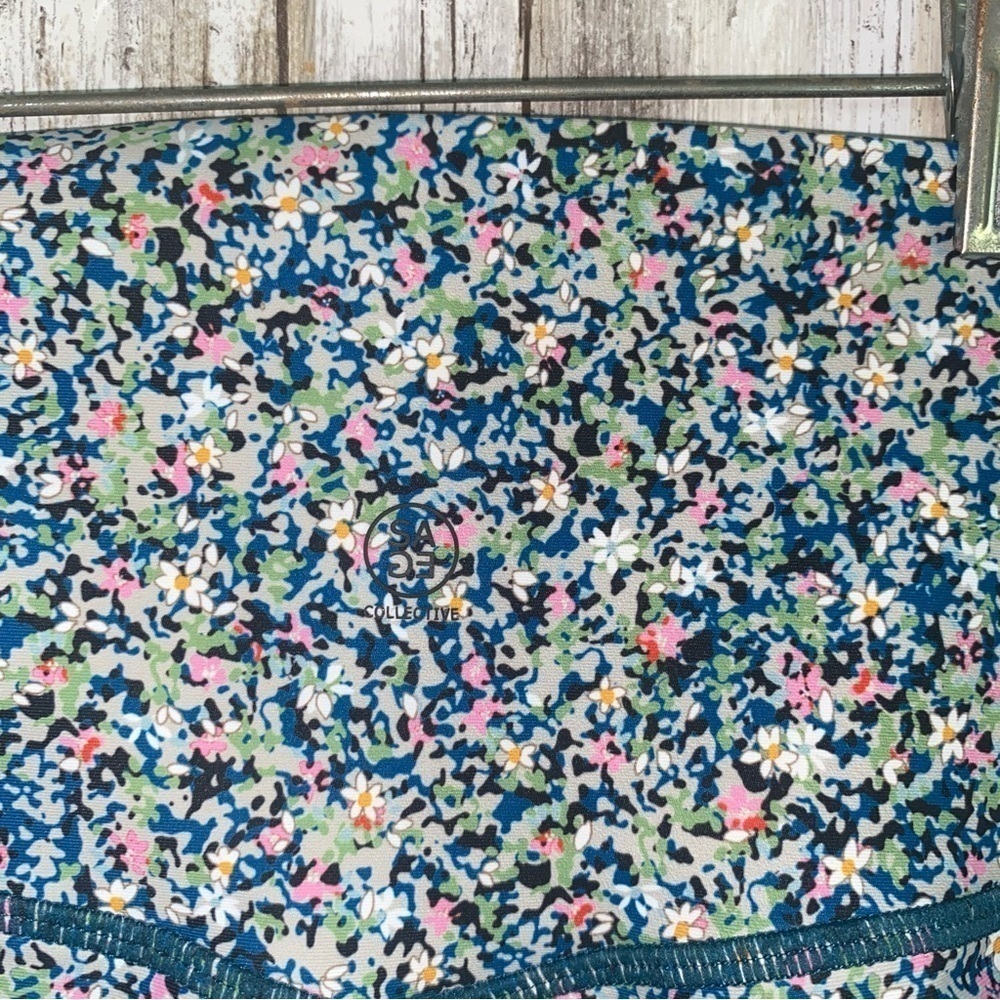 Sage Collective Ditsy Floral By let Shorts - Picture 4 of 5